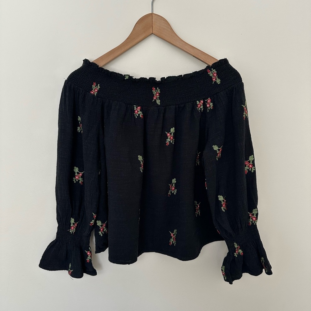 Altar'd State Black Floral Off-Shoulder Blouse size s